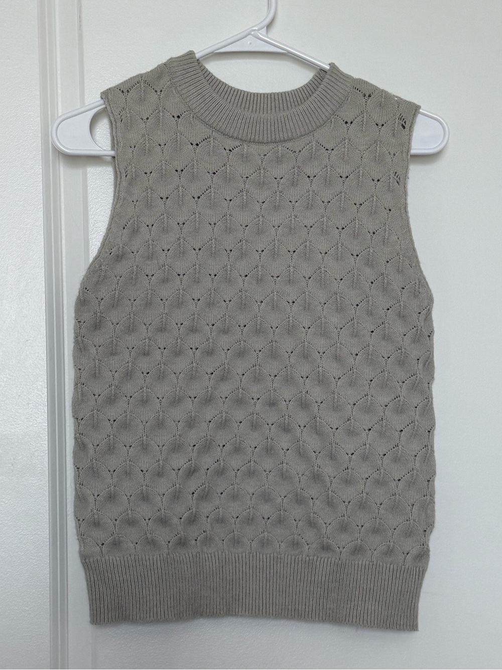 ✨5 for $25✨ Textured Knit Sleeveless Sweater Vest